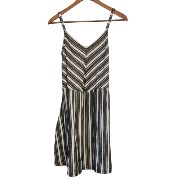 Universal Thread Dresses & Skirts - Universal Thread Black and White‎ Striped Dress